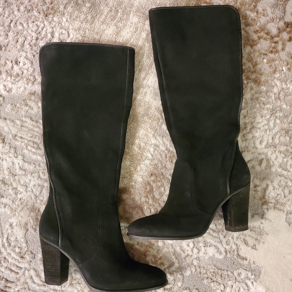 VINCE CAMUTO TALL SUEDE BOOT